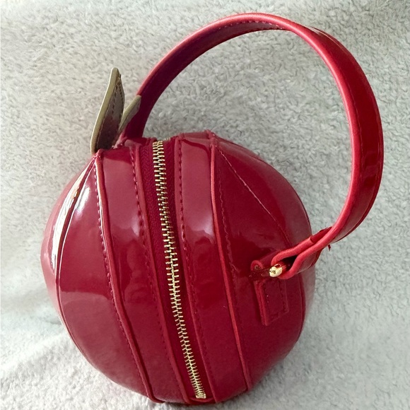 Disney | Snow White Apple Purse - Picture 6 of 15